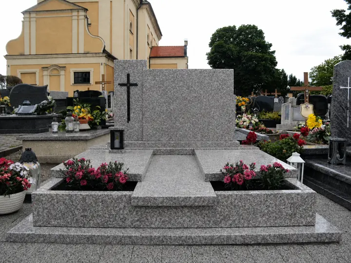 Realizacja zakładu kamieniarskiego